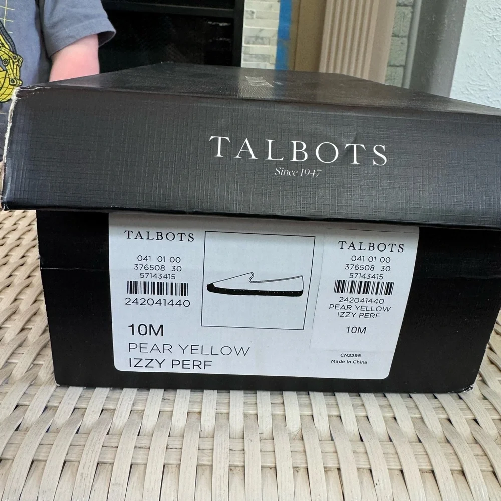 NEW TALBOTS IZZY PERFORATED SCALLOP YELLOW ESPADRILLE FLATS 10M